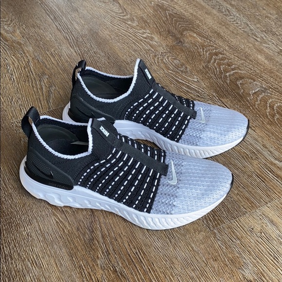 nike react phantom run flyknit 2 white black